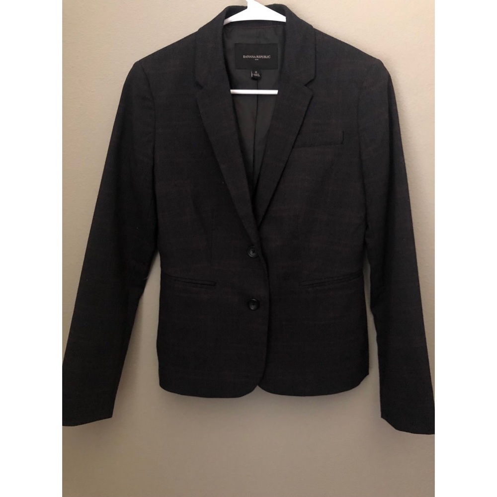 Banana Republic suit pair. dark grey petite